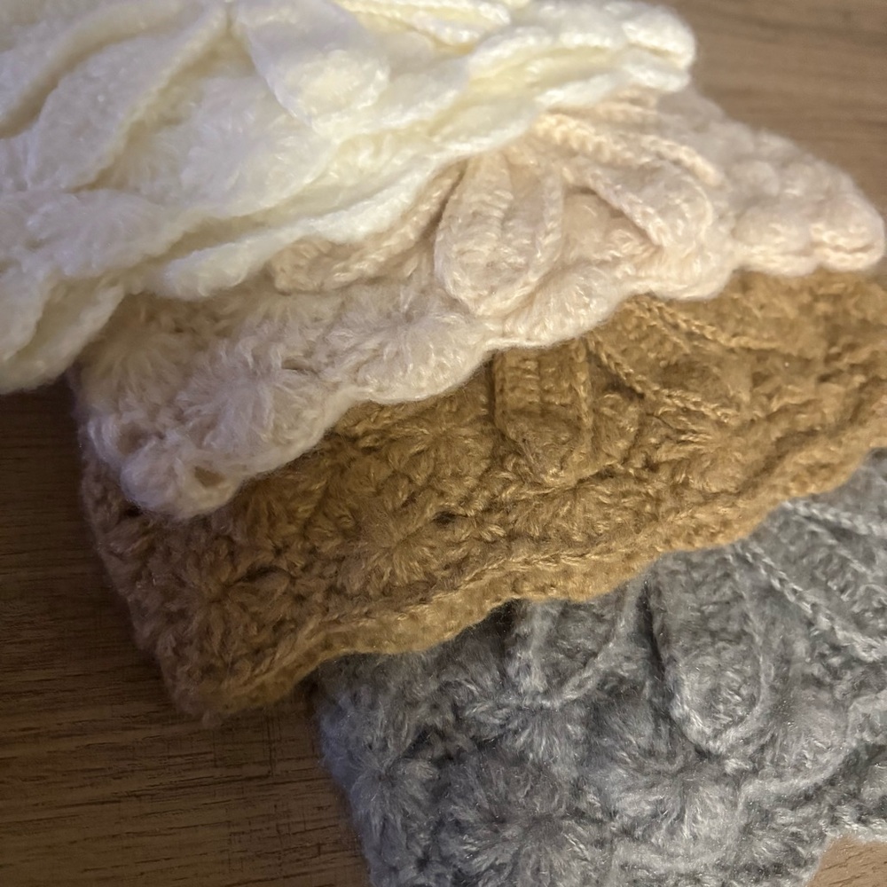 Set of 4 | Flower Croche Knit Beanie - Picture 10 of 12